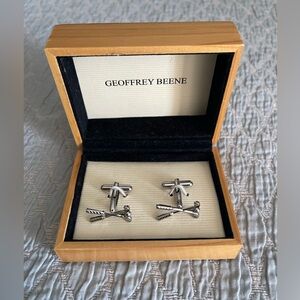 NEW IN WOODEN JEWELRY BOX - GEOFFREY BEENE SILVER TONE GOLF CLUB CUFF LINKS